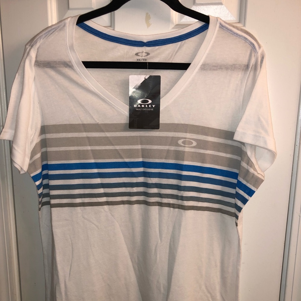 Oakley T-shirt